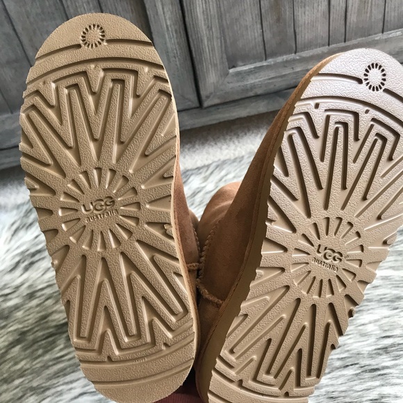 ✨Brand New Kids UGG Classic Tall Boots in Chestnut - Picture 6 of 7